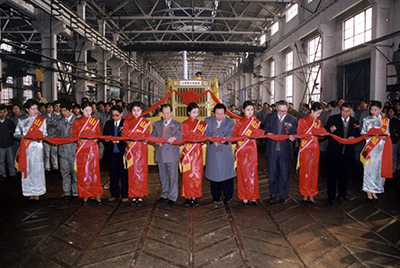 W88优德官网股份公司举行W88优德官网牌TY220推土机5000台下线庆典运动。。。。。。